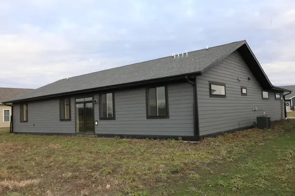 4712 Hampton LOOP S, Moorhead, MN 56560