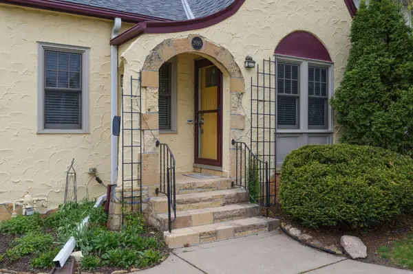 2095 James AVE, Saint Paul, MN 55105