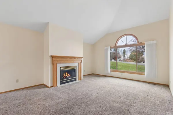 625 E 1st ST, Waconia, MN 55387