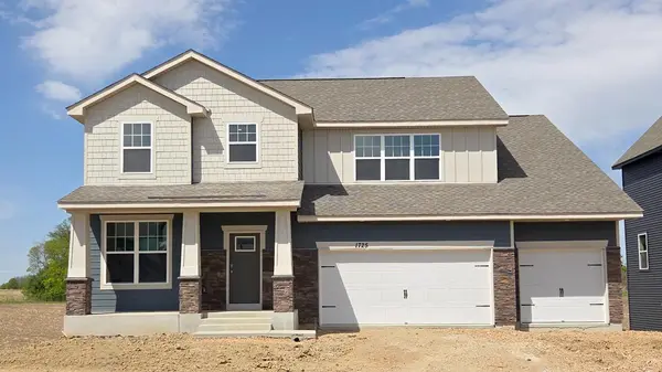 1725 Oak Creek PASS, Chaska, MN 55318