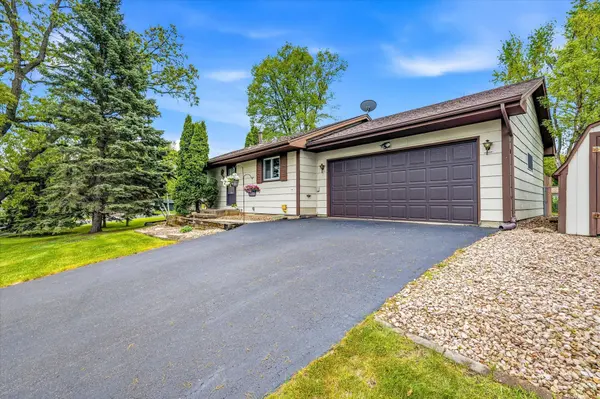 8435 Shadyview LN N, Maple Grove, MN 55311