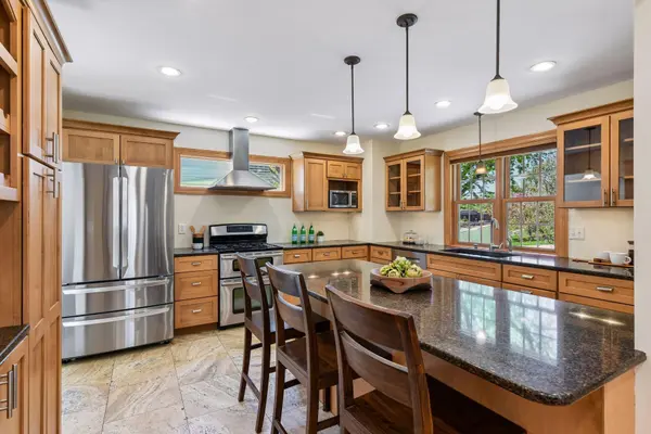4013 Natchez AVE, Edina, MN 55416