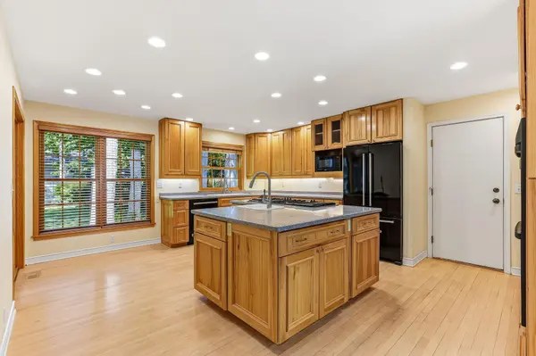 1611 Sumter AVE N, Golden Valley, MN 55427