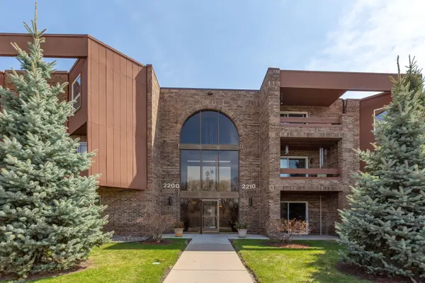 2210 Midland Grove RD #209, Roseville, MN 55113