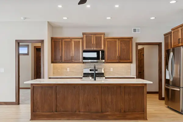 619 7th AVE NE, Isanti, MN 55040