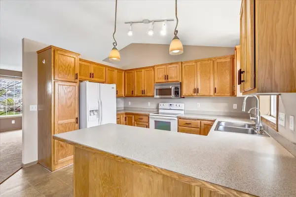 1136 Pioneer TRL SE, Cambridge, MN 55008