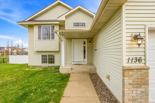 1136 Pioneer TRL SE, Cambridge, MN 55008