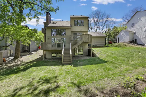 7930 Rhode Island CIR, Bloomington, MN 55438