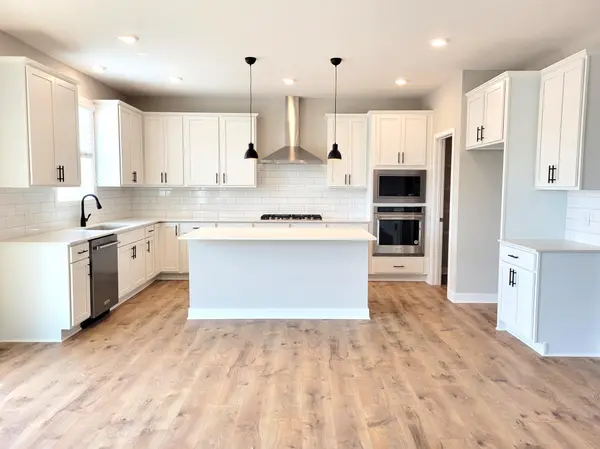 1895 Marsh View TER, Shakopee, MN 55379