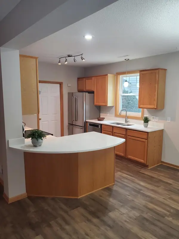 8789 N Bay DR, Chanhassen, MN 55317