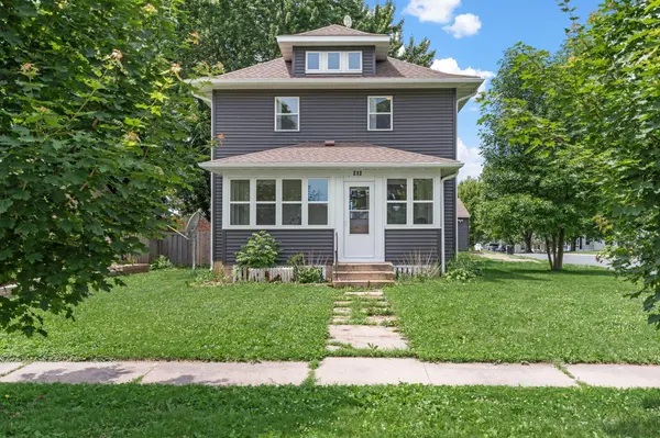 213 2nd ST NE, Grand Meadow, MN 55936