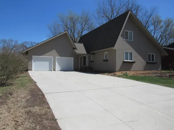 211 Tanglewood LN, Blue Earth, MN 56013
