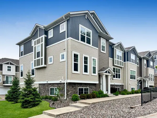 2278 Polar WAY, North Saint Paul, MN 55109