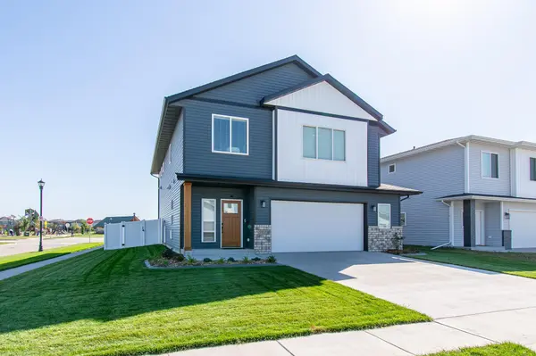 5507 Lori LN W, West Fargo, ND 58078