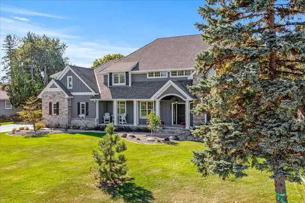 5204 Glengarry Pkwy, Edina, MN 55436