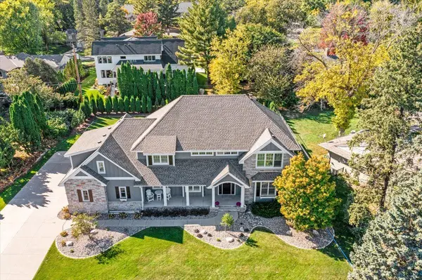 5204 Glengarry Pkwy, Edina, MN 55436