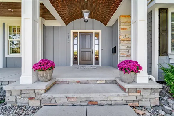 5204 Glengarry Pkwy, Edina, MN 55436