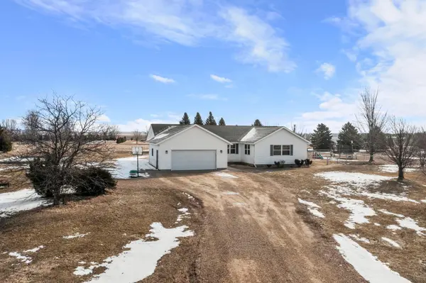 1360 214th AVE, New Richmond, WI 54017