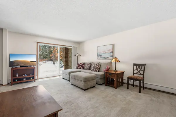 2220 Midland Grove RD #112, Roseville, MN 55113