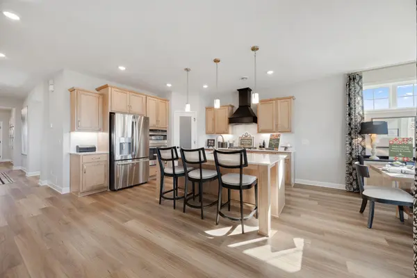 1813 Arrowhead ST, Shakopee, MN 55379