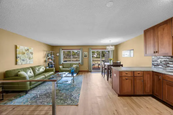 10213 Cavell CIR, Bloomington, MN 55438