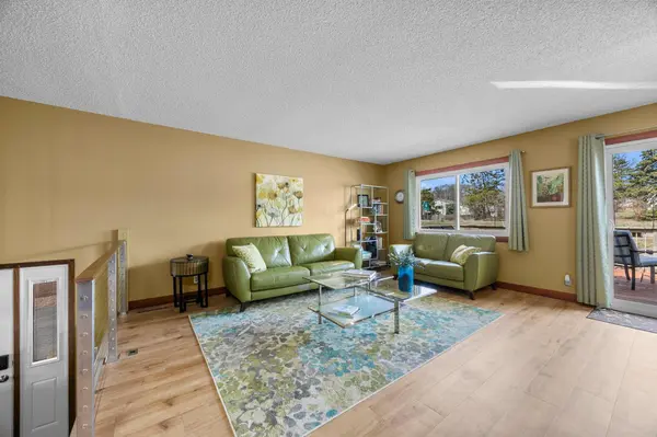 10213 Cavell CIR, Bloomington, MN 55438