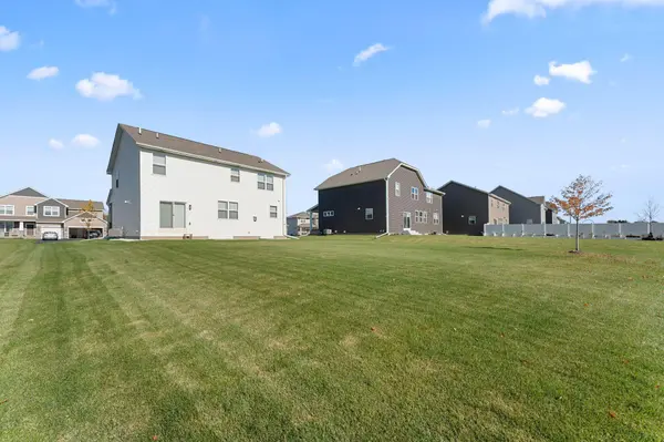 8345 Shire TRL, Woodbury, MN 55129