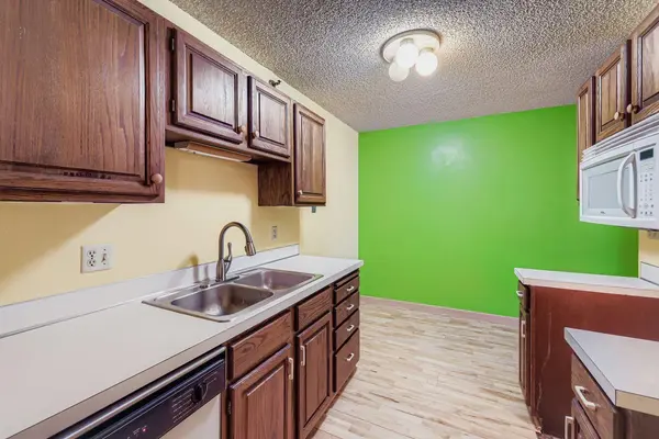 1225 Lasalle AVE #905, Minneapolis, MN 55403