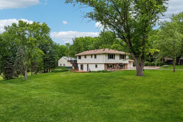 7160 Creekwood LN, Prior Lake, MN 55372
