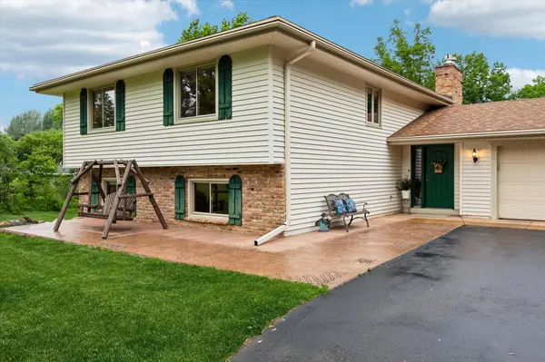 7160 Creekwood LN, Prior Lake, MN 55372