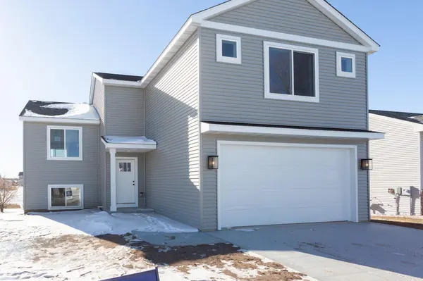 1220 Corey CT, Osceola, WI 54020