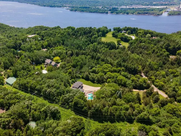 217 Cedar DR W, Hudson, WI 54016