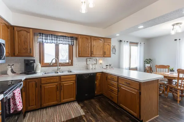 1304 Camelot CT, Fairmont, MN 56031