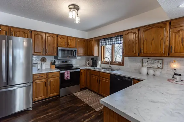 1304 Camelot CT, Fairmont, MN 56031