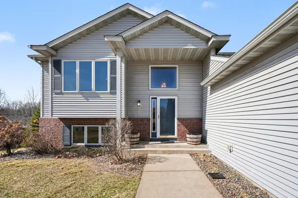 29602 Shoreview CIR, Lindstrom, MN 55045