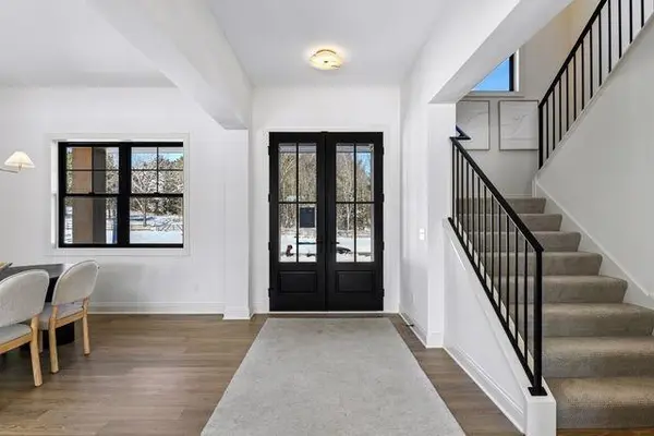 9591 Eagle Ridge RD, Chanhassen, MN 55317