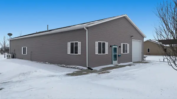 330 31st AVE NW, West Fargo, ND 58078