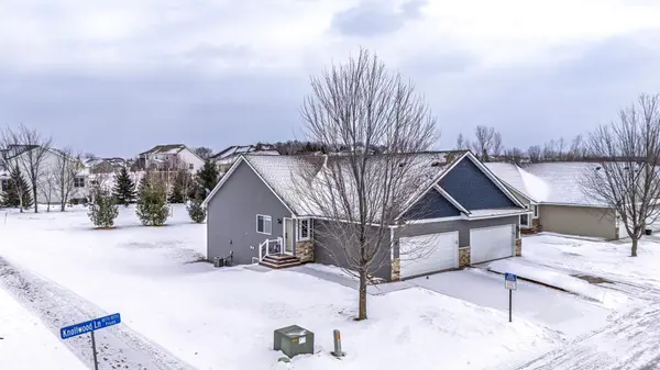 10751 Knollwood LN, Woodbury, MN 55129