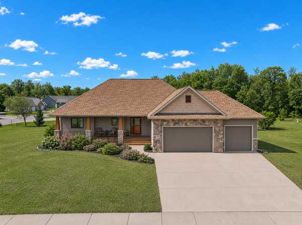 4945 382nd DR, North Branch, MN 55056