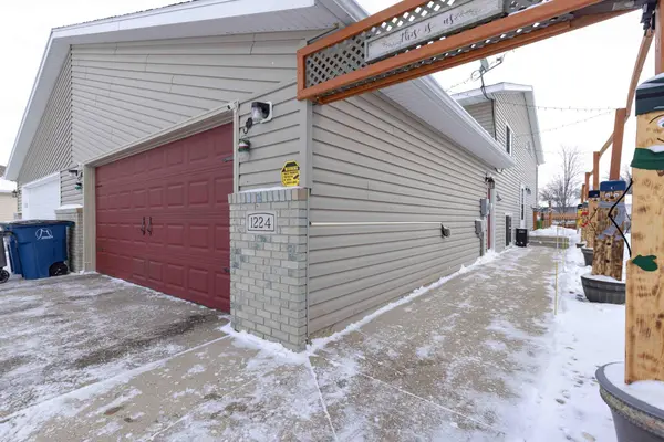 1224 7th ST N, Moorhead, MN 56560