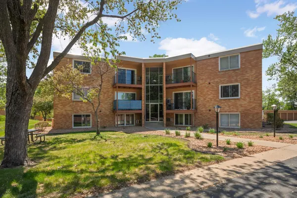9143 Highway 55 #301, Golden Valley, MN 55427