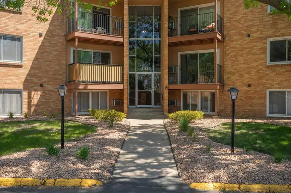9143 Highway 55 #301, Golden Valley, MN 55427