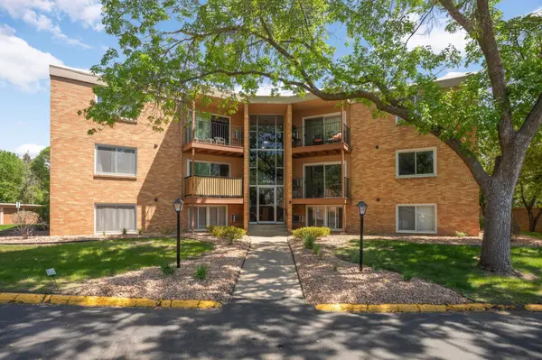 9143 Highway 55 #301, Golden Valley, MN 55427