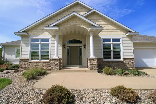 508 Vangsness ST, Adams, MN 55909