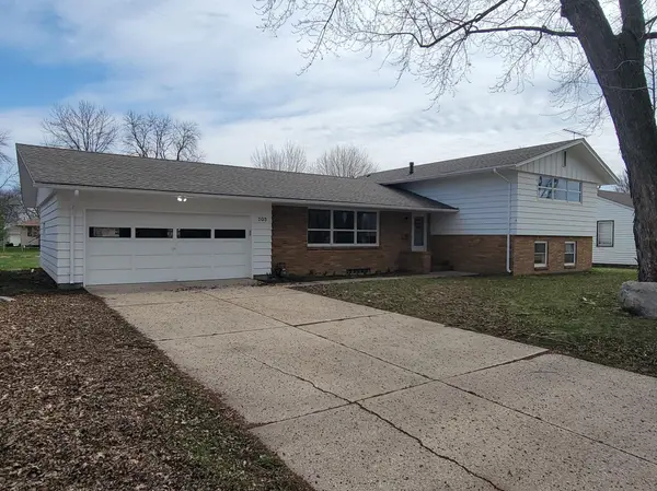 303 Lexington AVE N, New Prague, MN 56071