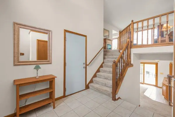 812 Larkspur CT, Shakopee, MN 55379