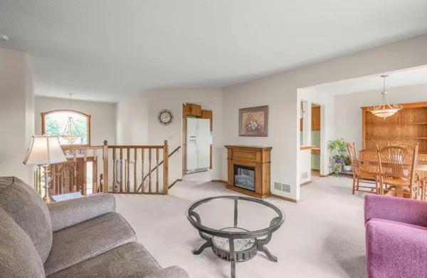 812 Larkspur CT, Shakopee, MN 55379