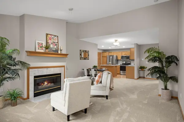 557 Mission Hills DR, Chanhassen, MN 55317