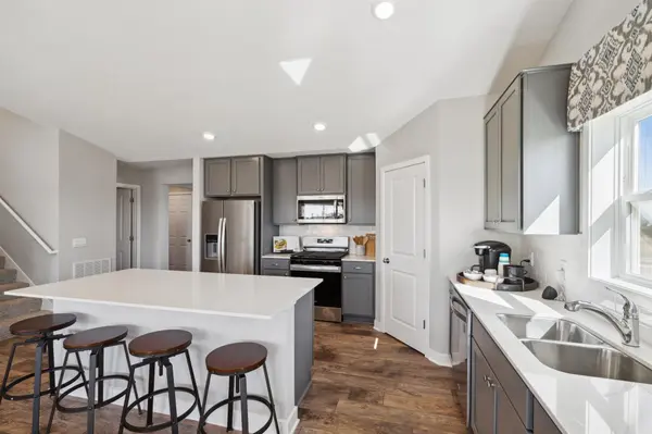 17437 Dulles LN, Lakeville, MN 55044