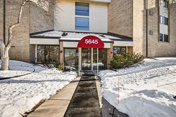 5645 Green Circle DR #315, Minnetonka, MN 55343